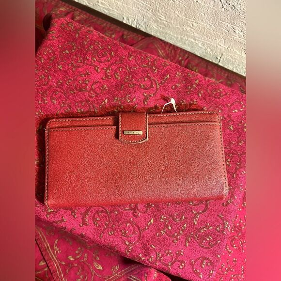 Red Wallet by Relic, gently loved condition, great compartments - Picture 1 of 14